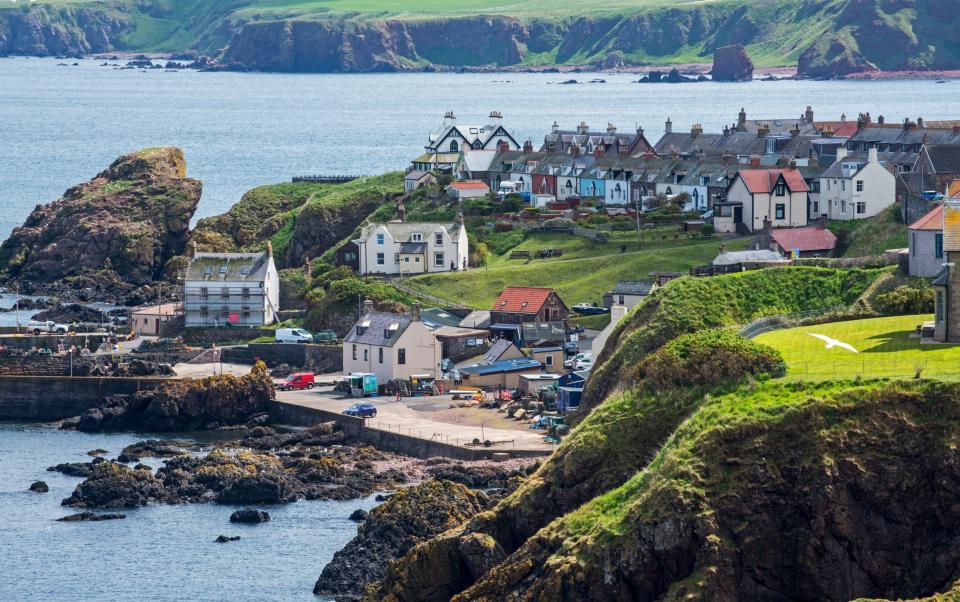 St Abbs Berwickshire holidays best beaches east coast Scotland holidays travel border trips summer 2022 - Arterra Picture Library / Alamy Stock Photo