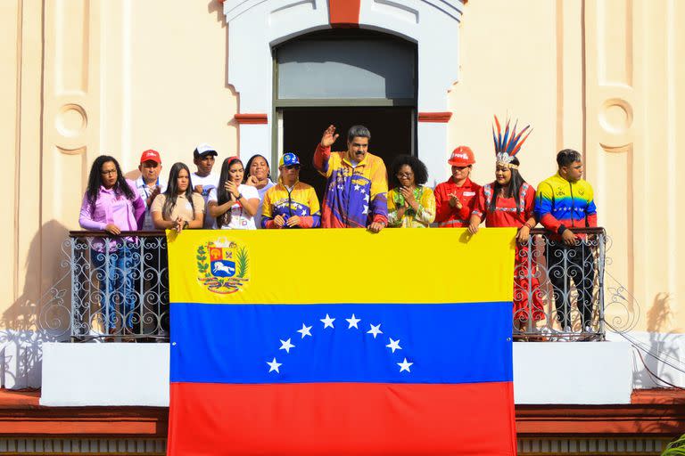 Nicolás Maduro, al recibir la marcha denominada "rebelión antiimperialista" en el Palacio de Miraflores