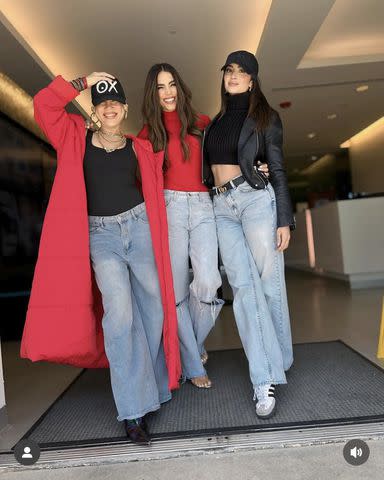 <p>Instagram</p> Gaby Espino (centro) con su "glam squad" Millie Morales (izda.) y Karla Birbragher (dcha)