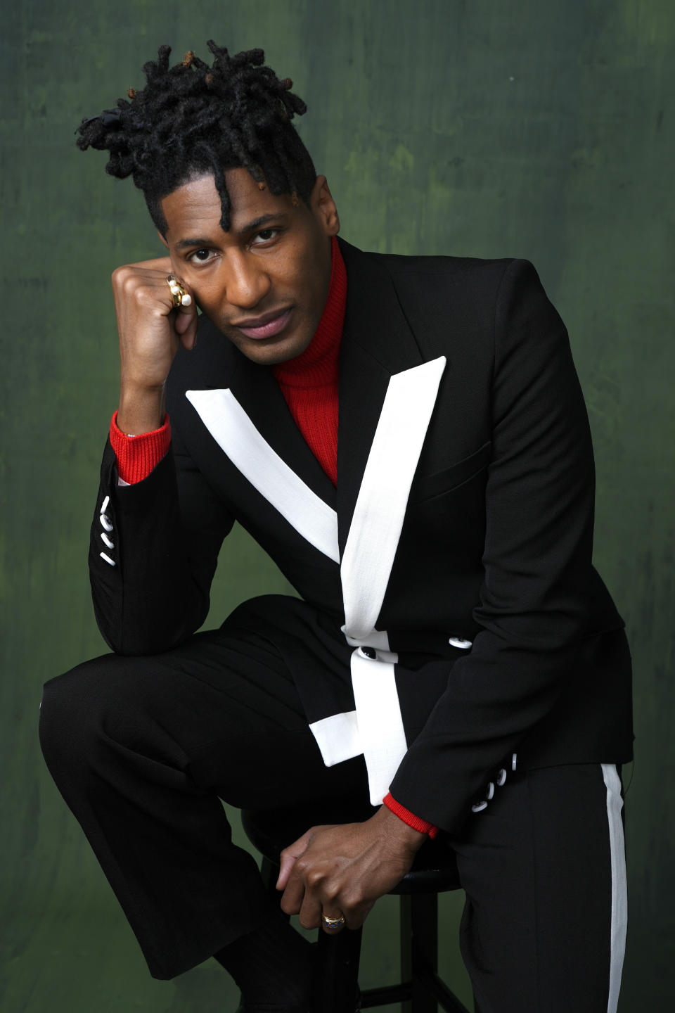 Jon Batiste posa para un retrato durante el almuerzo de nominados al Oscar de la 96a edición de los Premios de la Academia el lunes 12 de febrero de 2024 en el Hotel Beverly Hilton en Beverly Hills, California. Batiste actuará en el Montreux Jazz Festival Miami y los Oscar. (Foto AP/Chris Pizzello, archivo)