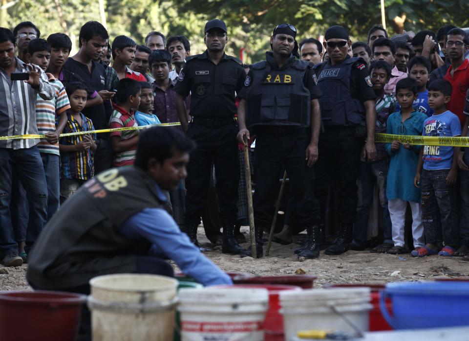 Bangladesh garment workers clash with police