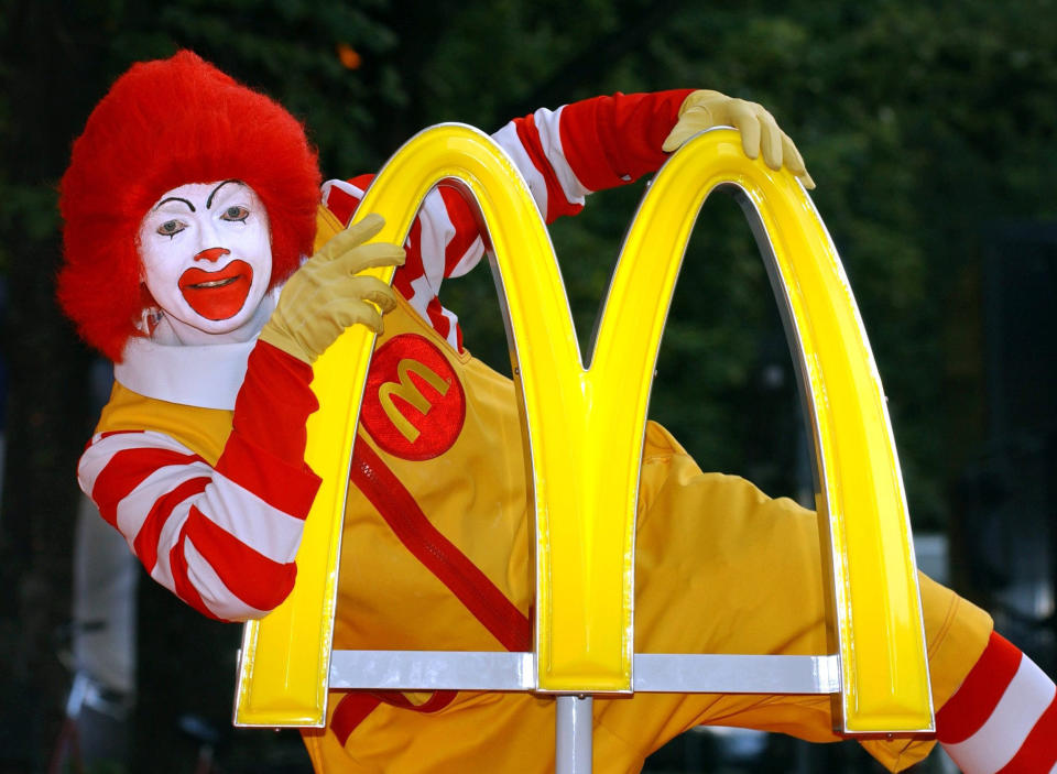 Ronald McDonald ist seit 1963 eine der weltweit bekanntesten Werbefiguren und auch aus dem deutschen TV nicht mehr wegzudenken. Hierzulande steht er allerdings eher für die McDonald's Kinderhilfe Pate.