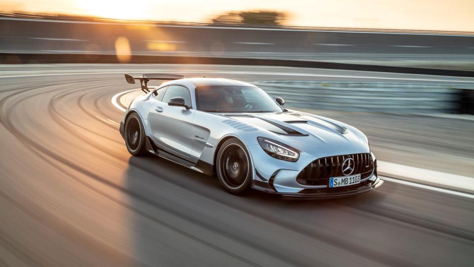 Obwohl der Mercedes-AMG GT eine Straßenzulassung hat, zeigt der Supersportwagen auf der Rennpiste am besten, was er kann.