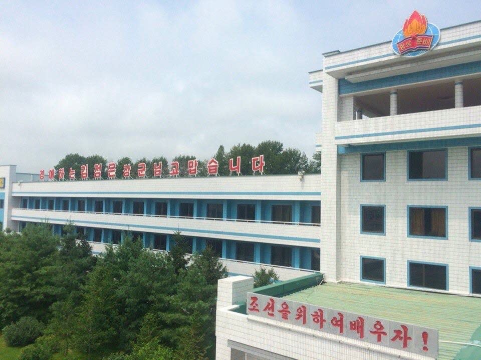 Das Hauptgebäude des Songdowon International Children's Camp. - Copyright: Courtesy of Yuri Frolov