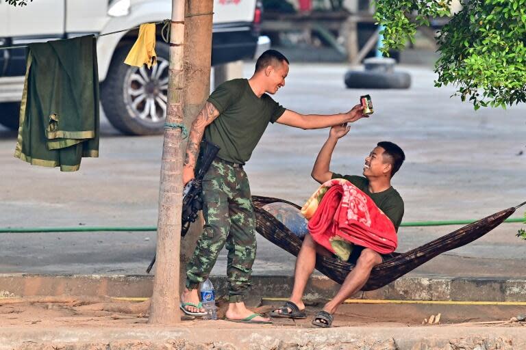 緬甸叛軍節節進逼 200名政府軍退到泰國邊境橋樑