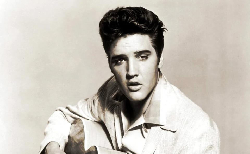 Elvis Presley quien antes de electrizar a sus fans, trabajaba conduciendo camiones de una compañía eléctrica. (Foto: AP)