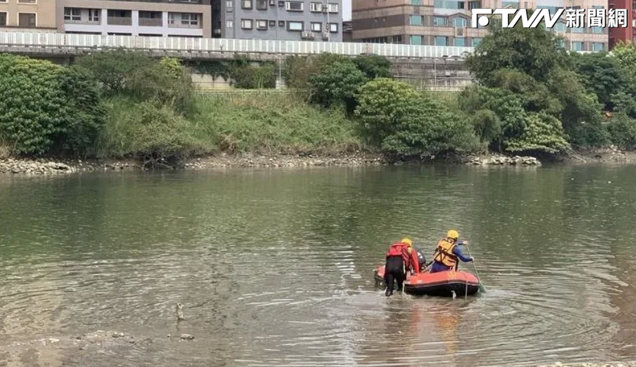 新北市某高職3名男學生在永和綠光河岸公園互相打賭「游到對岸給1千元」，最後造成一名板姓男同學溺水死亡。（圖／翻攝畫面）