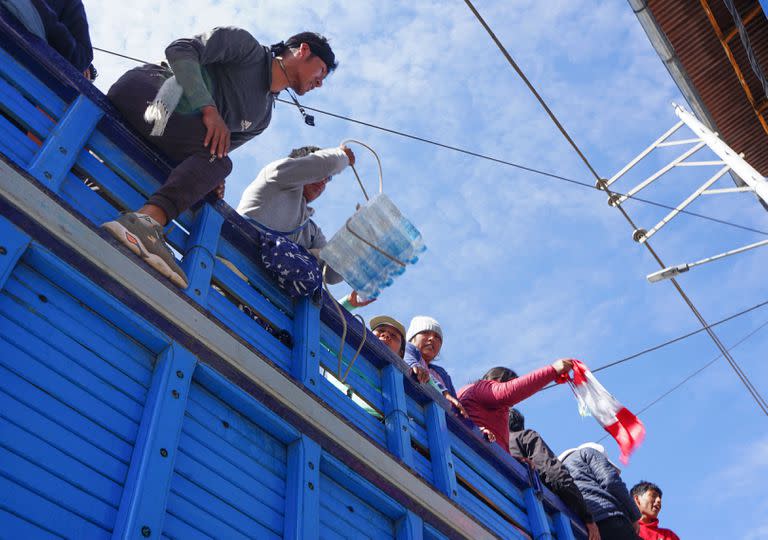 Manifestantes llegan a Lima en camión desde Cusco