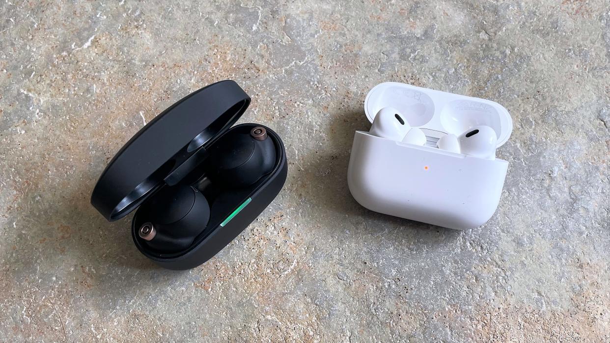  Sony WH-1000XM4 with AirPods Pro 2 