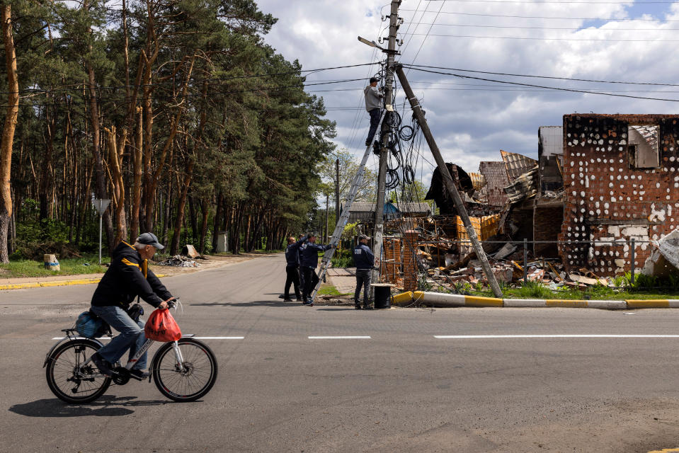 Men work to restore internet access to a neighborhood in Irpin, a suburb of Kyiv, Ukraine, on May 16.<span class="copyright">Ivor Prickett—The New York Times/Redux</span>