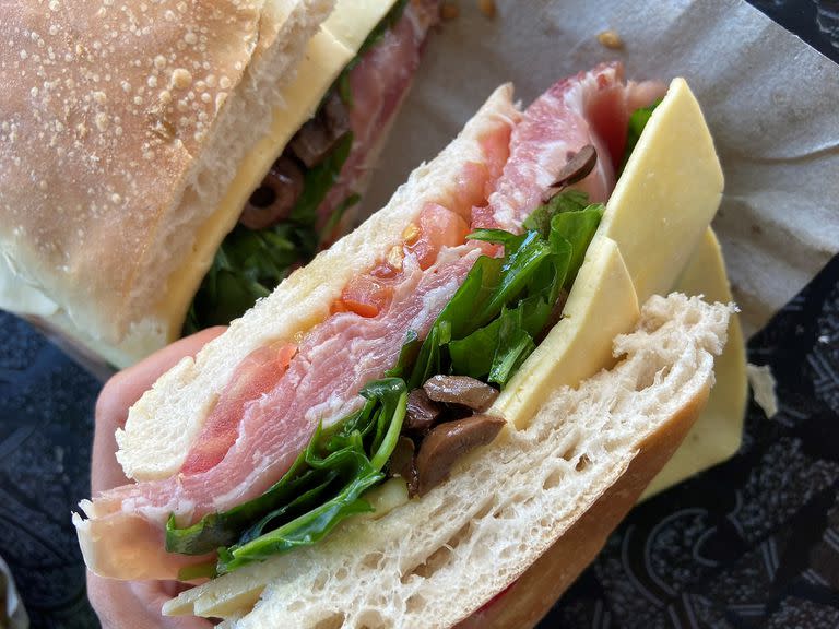 Uno de los sándwiches gourmet que ofrece La Matera