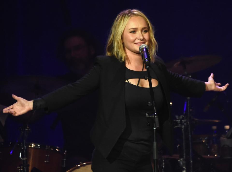 Hayden Panettiere, "Nashville" for Africa, 2016