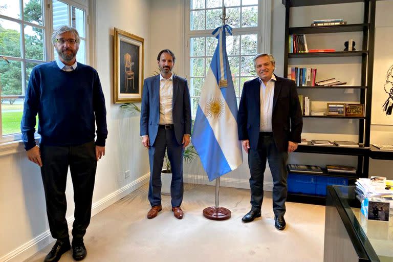 El presidente Alberto Fernández recibió en la residencia de Olivos al gerente general de la compañía farmacéutica Pfizer, Nicolás Vaquer, y al director científico de la Fundación INFANT, Fernando Polack