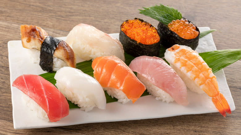 plate of nigiri