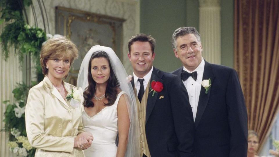 friends the one with monica and chandlers wedding episode 24 aired 5172001 pictured l r christina pickles as judy geller, courteney cox as monica geller bing, matthew perry as chandler bing, elliott gould as jack geller photo by danny feldnbcu photo bank