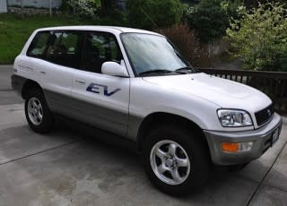 2002 Toyota RAV4 EV on eBay. Image: Plug In America