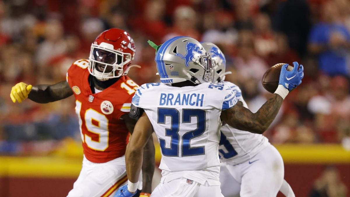 Chiefs WR Kadarius Toney deletes social media account amid reactions to  drops in loss to Lions