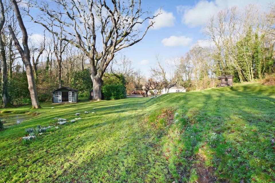 thatched cottage for sale on the isle of wight