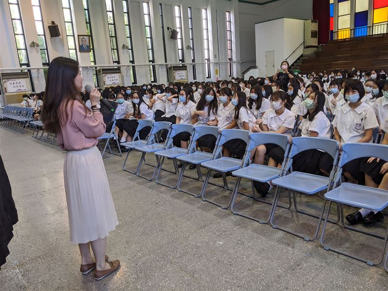 針對當前兒少在網路世界中最容易遇到的問題，iWIN走進校園一一宣導。（圖／翻攝自iWIN官網）