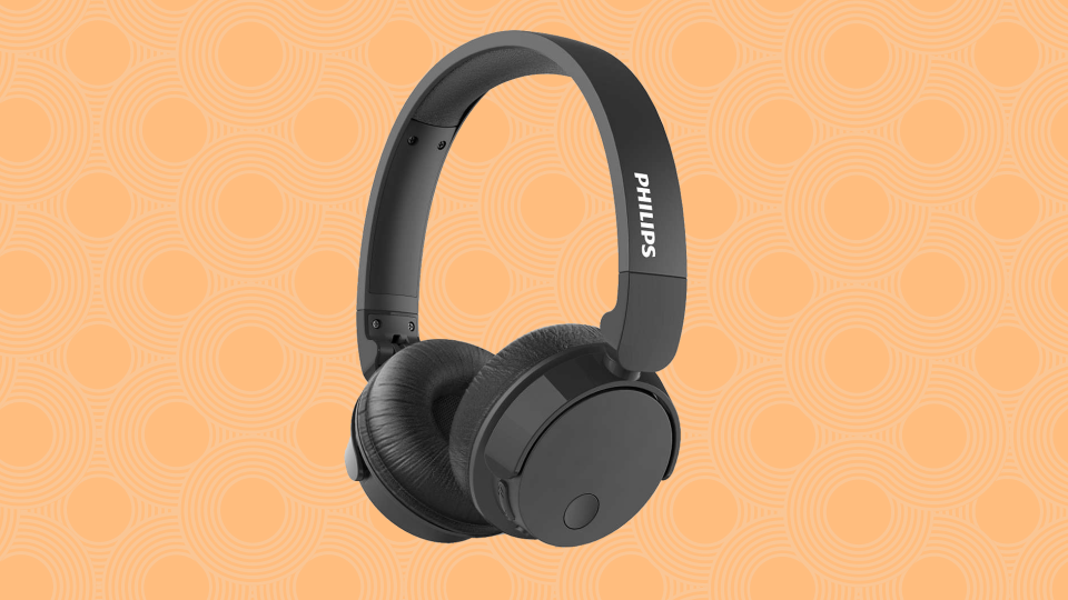 Alert: These Philips noise-canceling headphones are nearly 70 percent off! (Photo: Walmart)