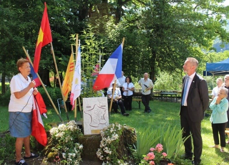 <span class="caption">Inauguration d’une plaque commémorant le 70e anniversaire de l’arrivée des premières pupilles de la FOEFI au foyer de l’abbaye de Saint-Rambert-en-Bugey, juin 2019.</span> <span class="attribution"><span class="source">Collection Amicale des Eurasiennes</span>, <span class="license">Author provided</span></span>