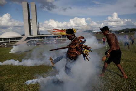 Brazilian Indians take part in a demonstration against the violation of indigenous people's rights, in Brasilia, Brazil April 25, 2017. REUTERS/Ueslei Marcelino