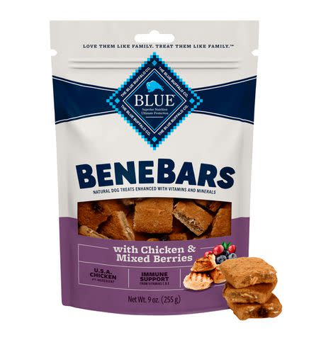 <p>Blue Buffalo</p> Blue Buffalo Benebars with Chicken and Mixed Berries