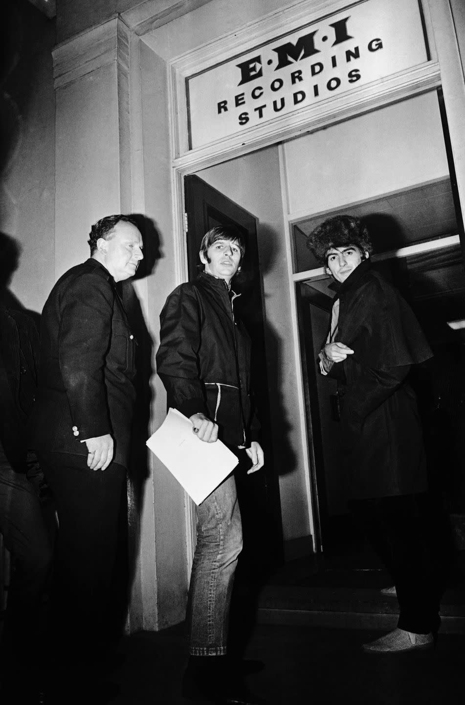 25 Photos of The Beatles Behind the Scenes at Abbey Road