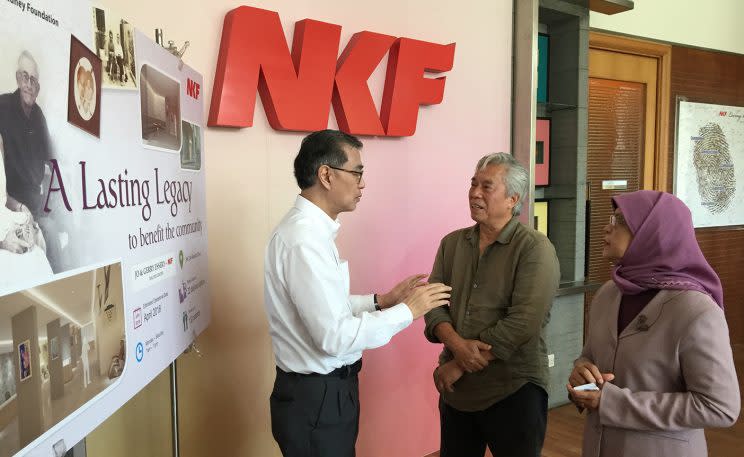 (From left) NKF Chairman Koh Poh Tiong, Dr Tan Hwa Luck, the executor of the Essery estate, and Speaker of Parliament Halimah Yacob at Thursday’s (29 June) press conference at the NKF Centre. (PHOTO: Gabriel Choo/ Yahoo Newsroom)