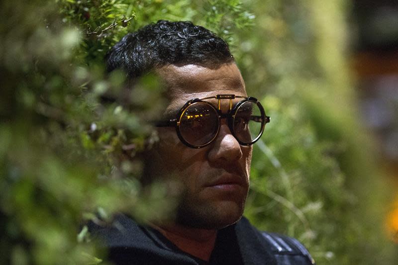 Dani Alves presenta sus gafas Bam Bam (Foto: EFE - Alejandro García)