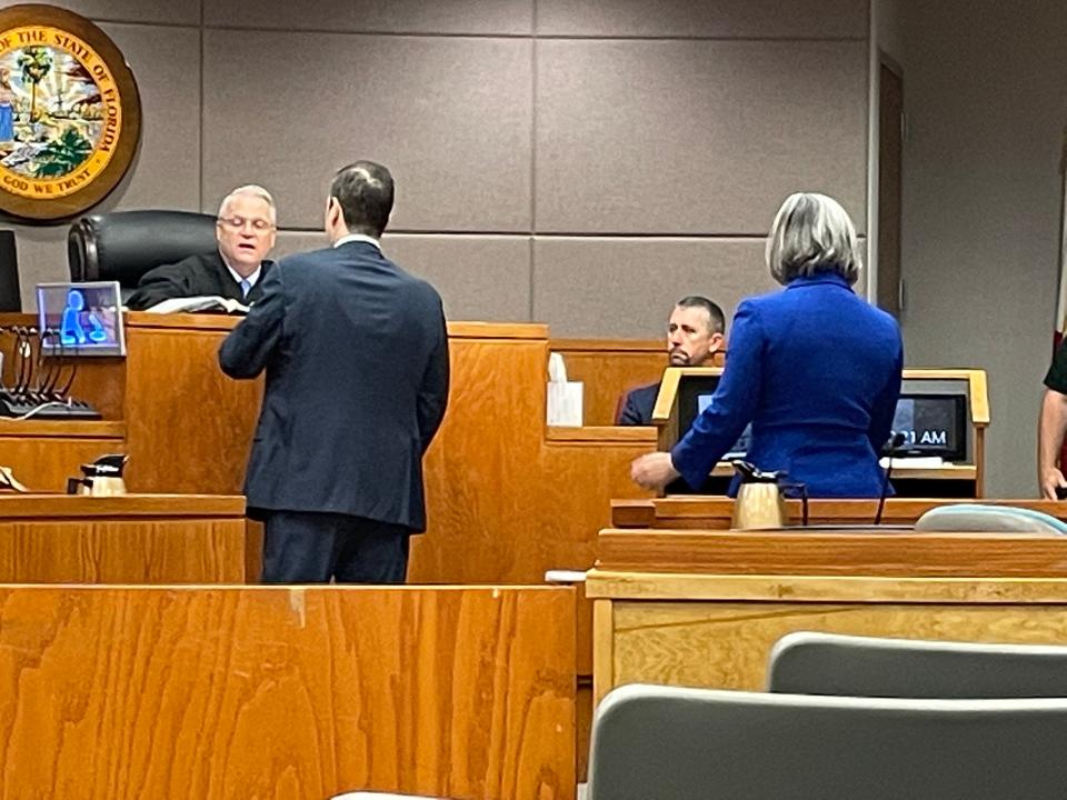 Defense lawyer A. Antonio Tomas speaks with Cirucit Judge Peter Brigham during the murder trial of Isaiah Wilshaun Maeweathers.