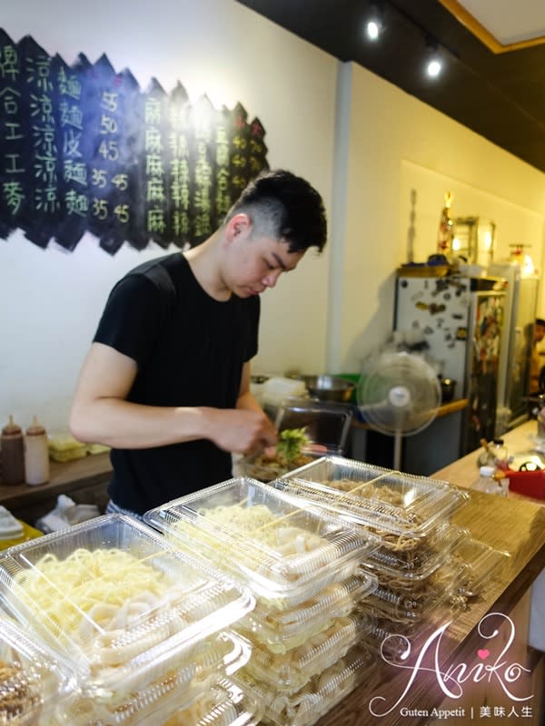 【台南美食】在地人夏天就愛這一味／涼麵加皮蛋的新奇吃法／每日現作手工麵條／晚來吃不到