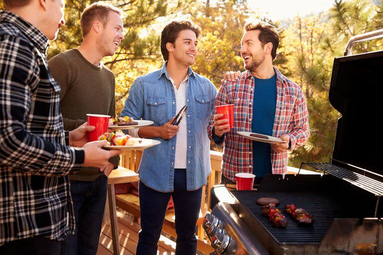 Es fundamental aprender a desconectar verdaderamente durante los feriados, dedicando tiempo a actividades que nos relajen, como momentos de ocio con seres queridos