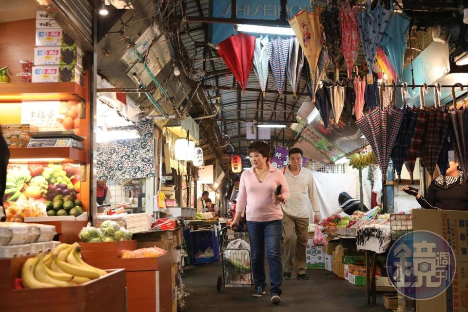 程安琪曾跟著母親傅培梅走逛東門市場，這裡刻劃著她的少女時代。