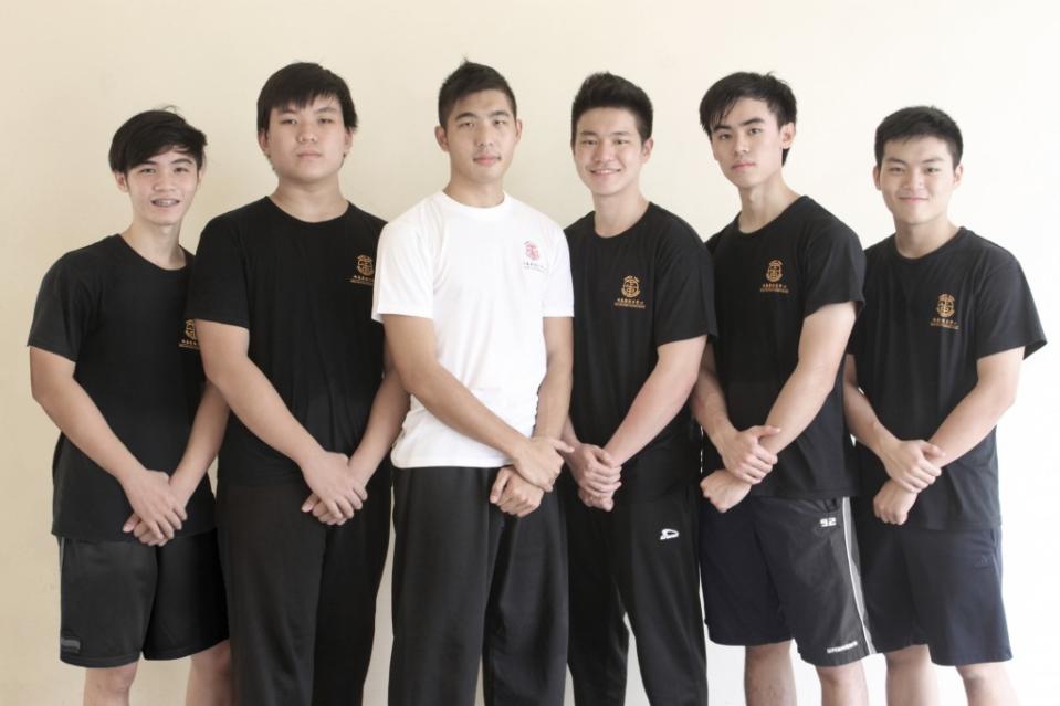 Instructor Daryl Yeo gathers up some of his Wing Chun students. (Image Credit: Emily Mok Hui Xin)