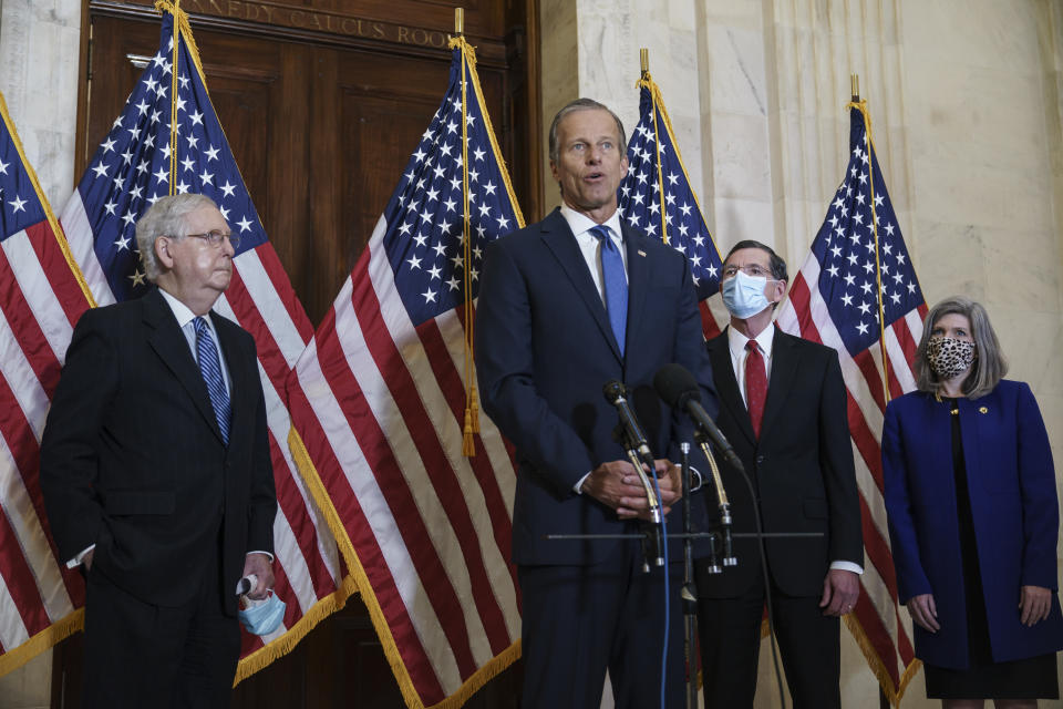 El número dos de los republicanos en el Senado, John Thune habla a la prensa en el Capitolio. (AP Photo/J. Scott Applewhite)