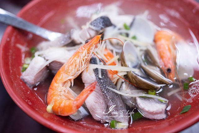 南方澳平價海鮮 一碗只要69元的鮮魚湯料多味美 粥麵飯個個超大碗
