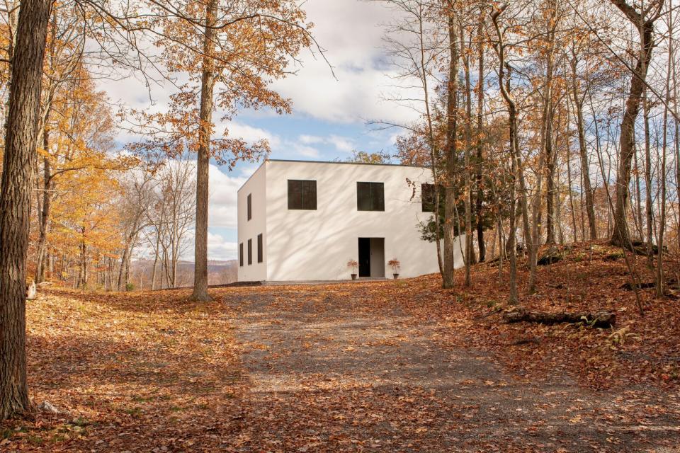 Tucked away at the end of a long, private driveway, the Nine-Square House appears as an inviting cube-like volume in the middle of a forest.