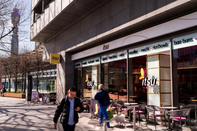 Itsu opens new hot food dine-in restaurant