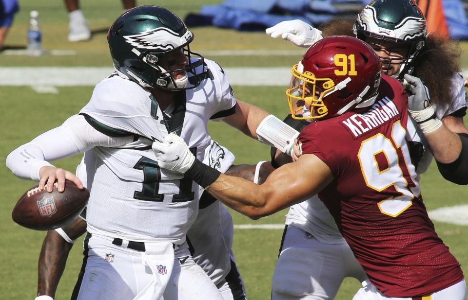 Washington defensive end Ryan Kerrigan sacks Eagles quarterback Carson Wentz.