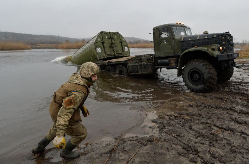 Ukrainian army holds drills in the Luhansk region