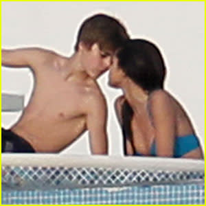 justin bieber kissing selena gomez