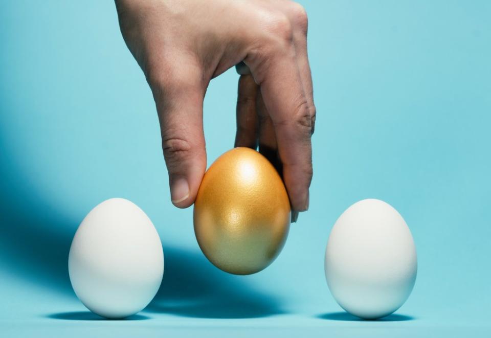 It’s equally difficult to balance an egg on any given day. svetazi – stock.adobe.com