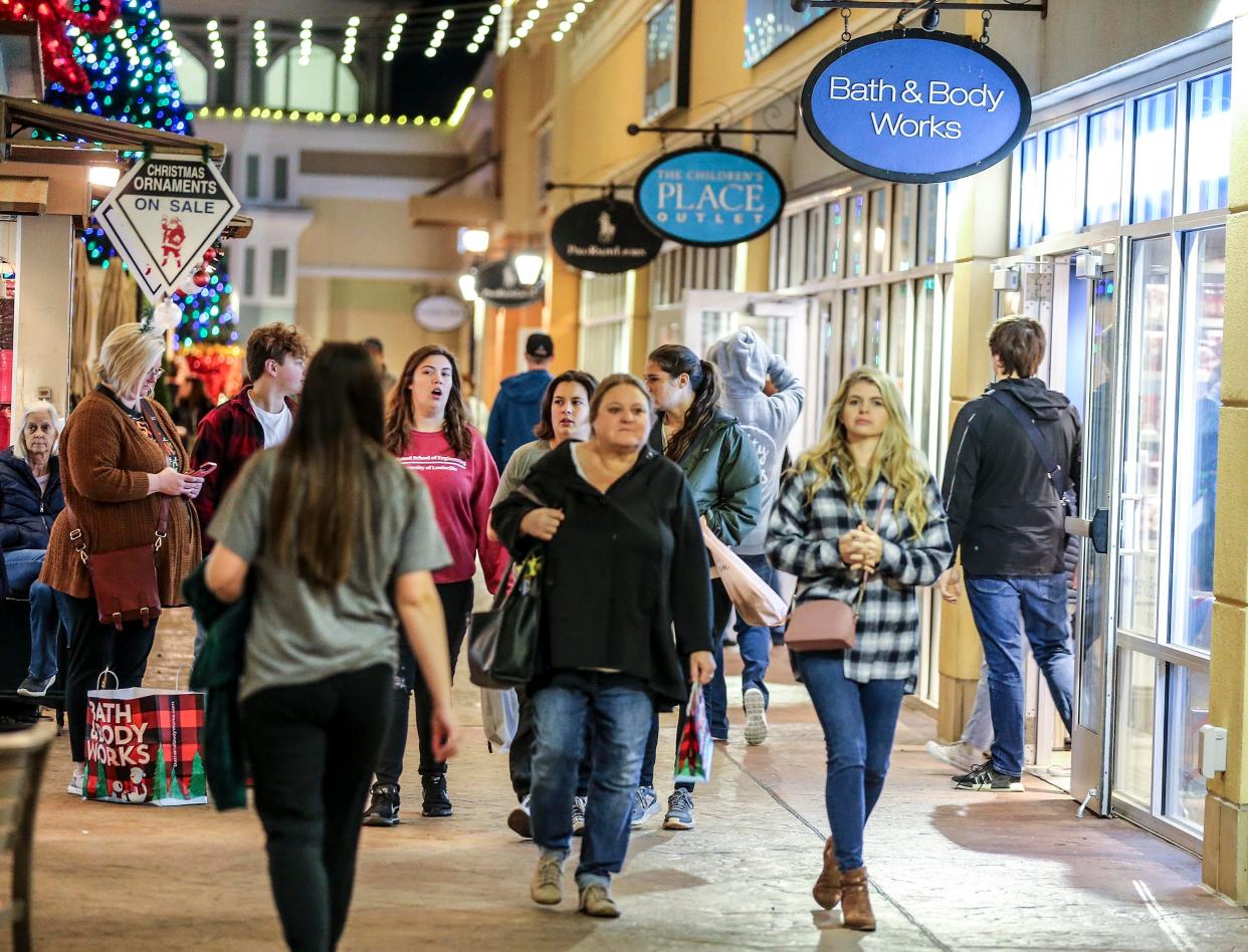 Shoppers at Outlet Shoppes of the Bluegrass in Simpsonville on Black Friday.