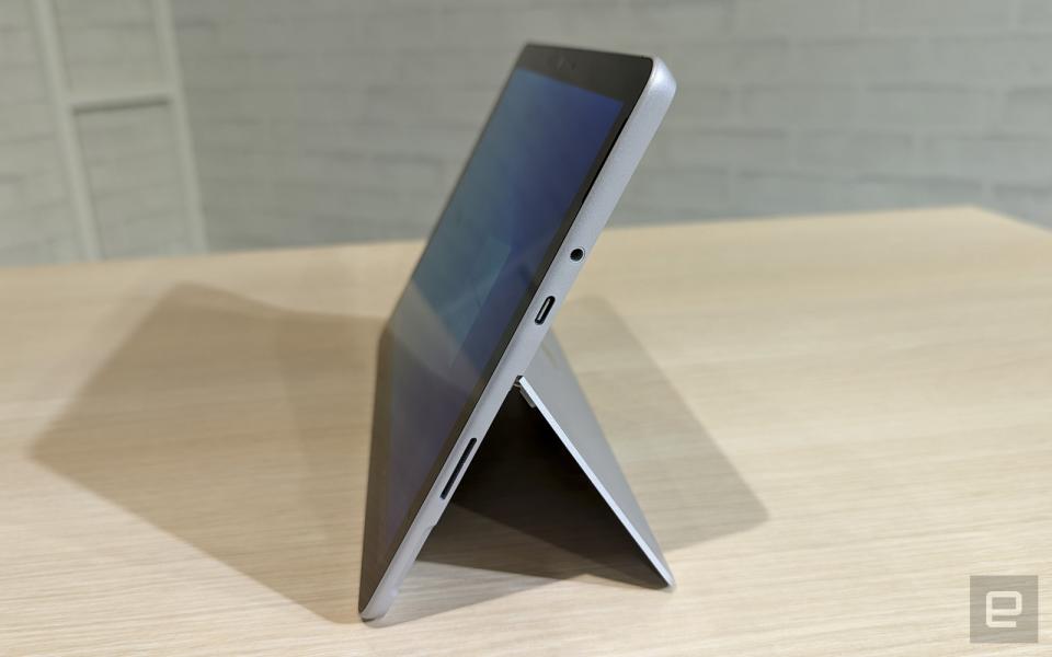 <p>Surface Go 3</p>
