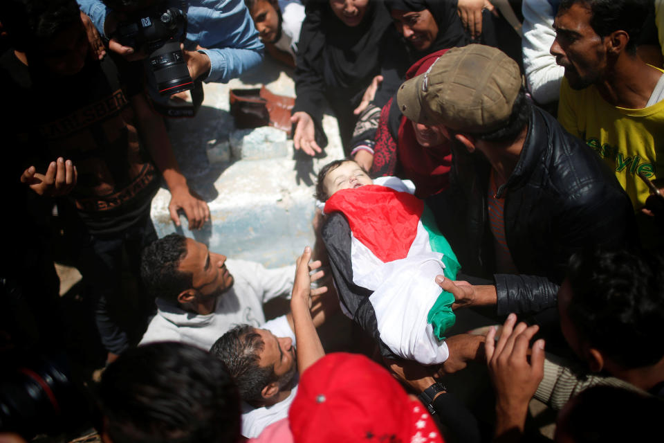 Mourners bury Laila. (Photo: Mohammed Salem / Reuters)