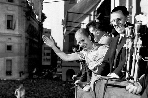 Perón, junto a Eva, antes del exilio