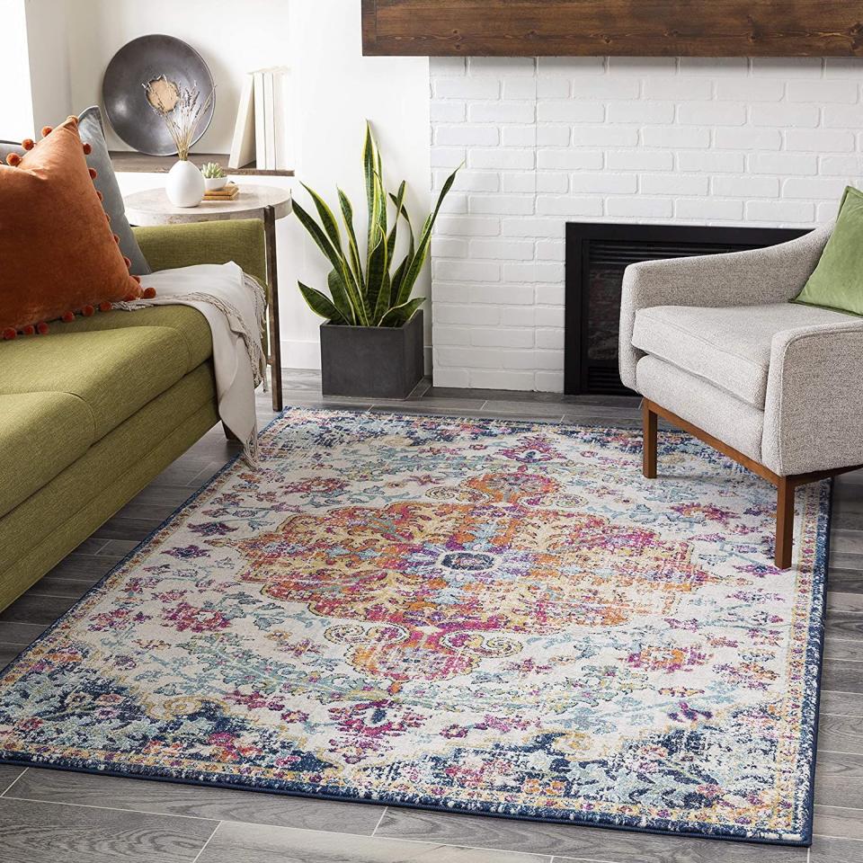 5) Odelia Updated Traditional Rug (5'3" x 7'3)