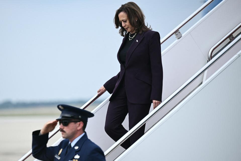 US Vice President and Democratic presidential candidate Kamala Harris steps off of Air Force Two upon arrival at Joint Base Andrews in Maryland on July 25, 2024. Harris is returning to Washington, DC, from Texas, and she is scheduled to meet with Israeli Prime Minister Benjamin Netanyahu. (Photo by Brendan SMIALOWSKI / POOL / AFP) (Photo by BRENDAN SMIALOWSKI/POOL/AFP via Getty Images)