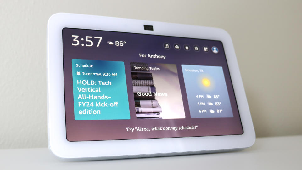 A picture of the new home screen with widgets on the Echo Show 8 (3rd Gen)